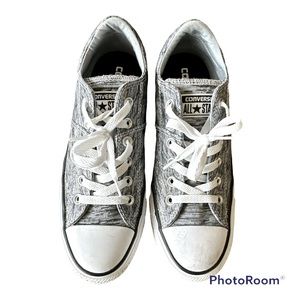 Converse tennis shoes